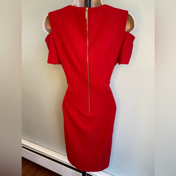 Red Tommy Hilfiger Dress. Form fitting. Open shoulder. Full Zip. Formal. Size 4 - Picture 4 of 7